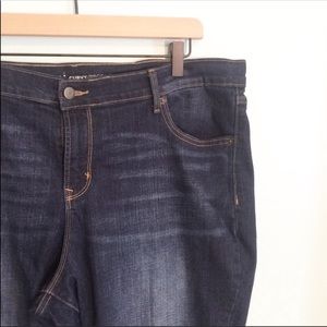 {Old Navy} curvy profile jeans